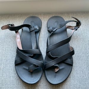 Olukai Black Leather Strappy Sandals (Size: 9)